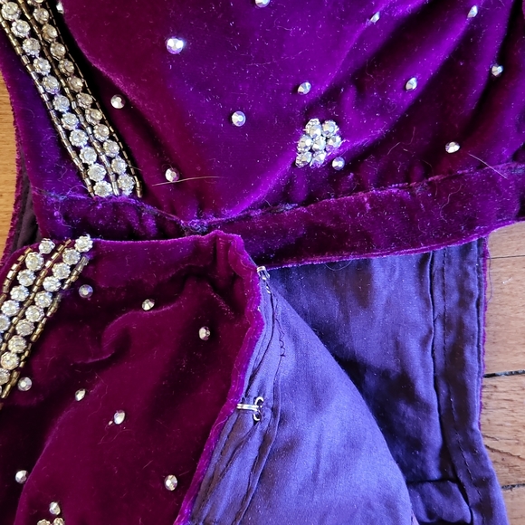 Stunning purple velvet lehenga ( skirt, crop and shawl) - Picture 5 of 8